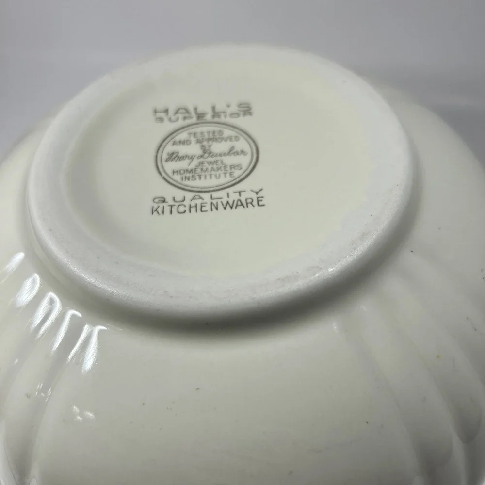 Vintage Hall‎ Superior Quality Kitchenware Jewel Tea Autumn Leaf 7.25 Bowl